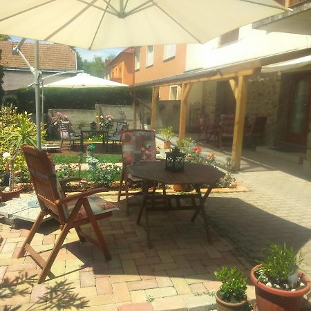 Virág Apartmanház Sopron Exterior foto