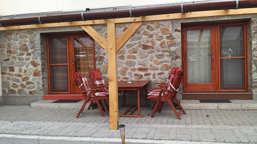 Virág Apartmanház Sopron Exterior foto